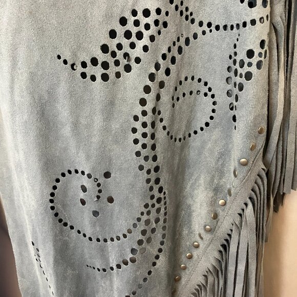 Curations Caravan Faux Suede Wrap Shawl Cover Up Western Boho Studs Fringe O/S - Picture 3 of 7